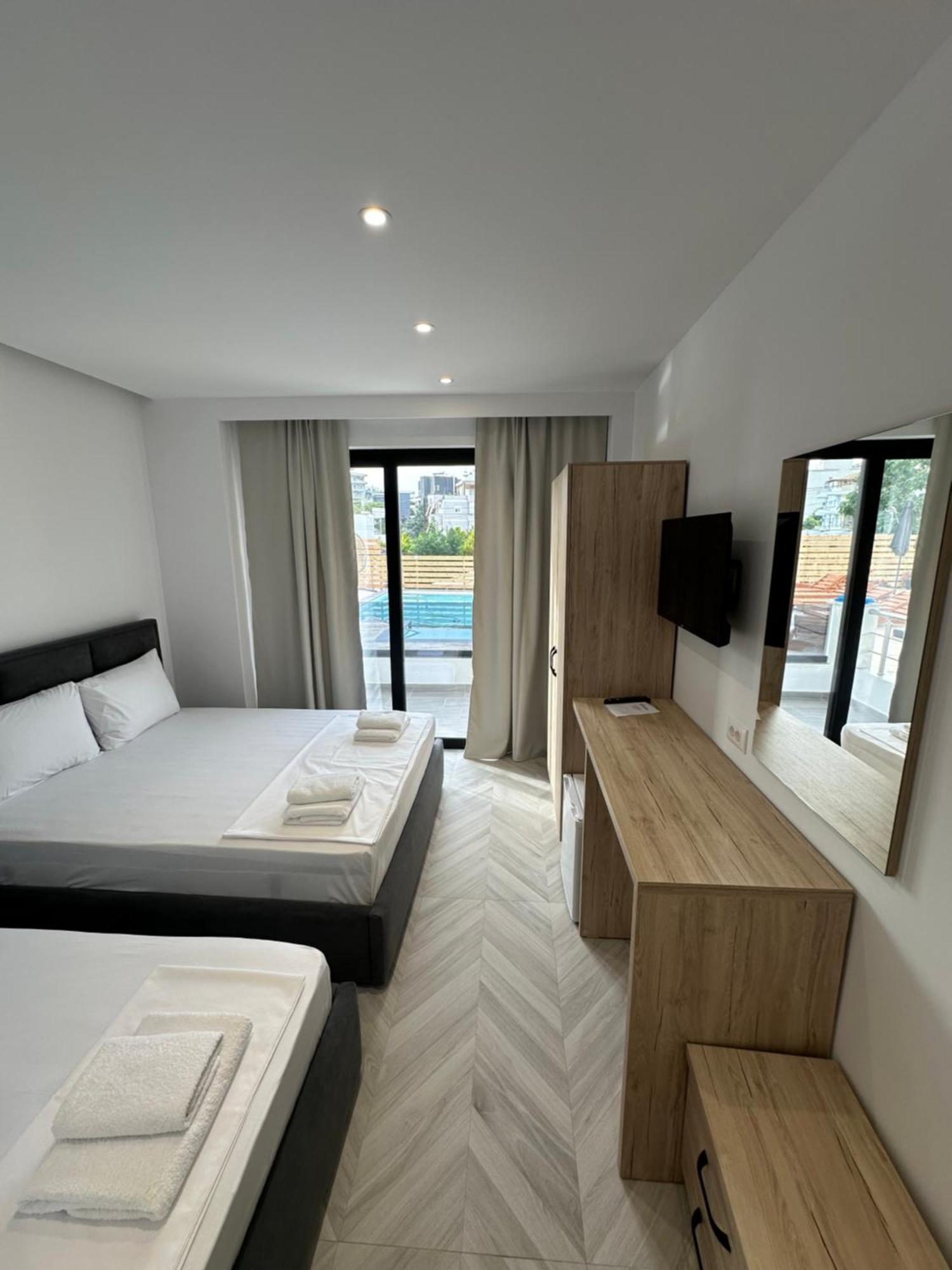 Deluxe Triple Room Pool View,1587022094:JPEG